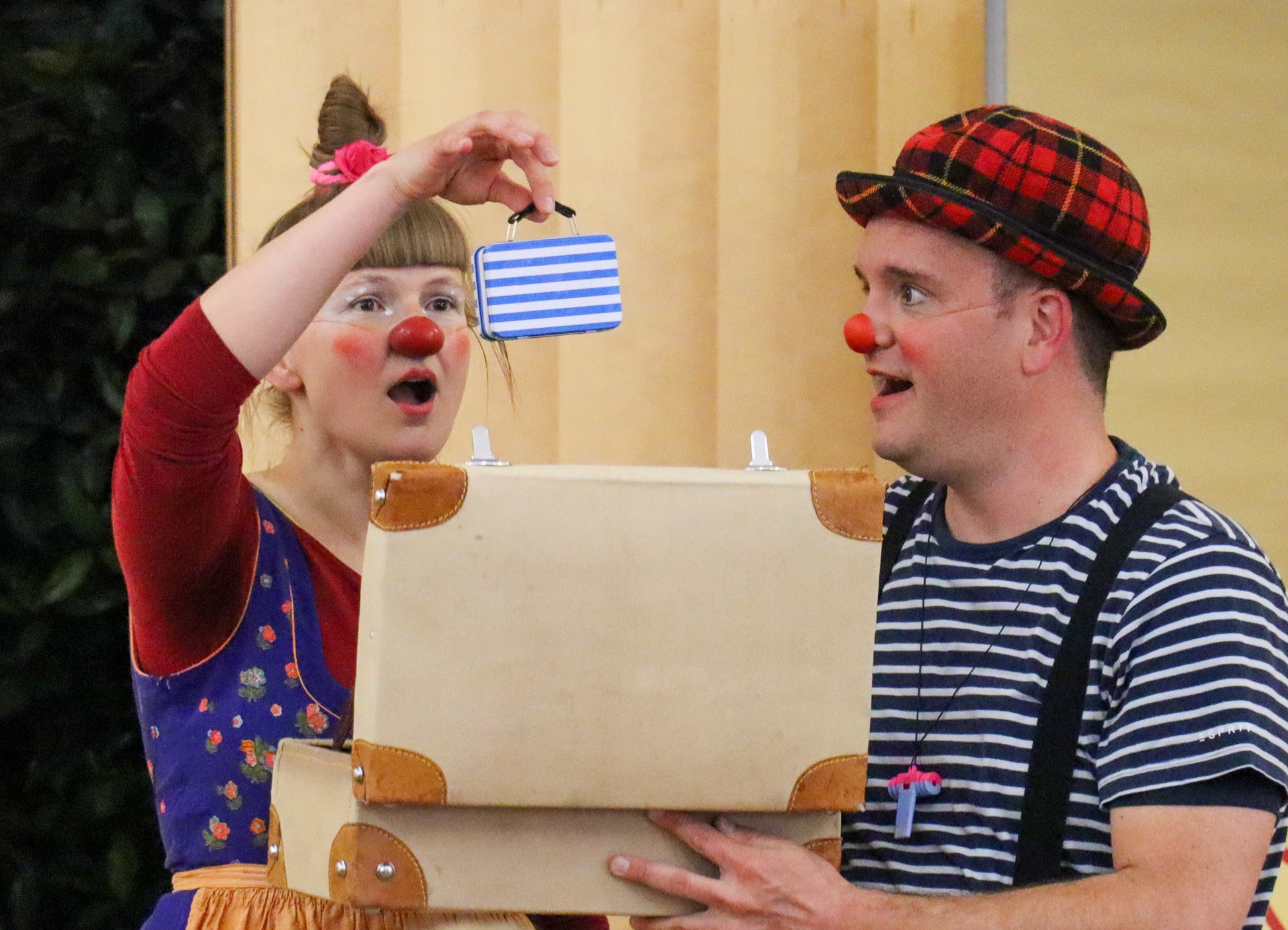 Das Theater aus dem Reisekoffer: Ein Koffer – eine Show